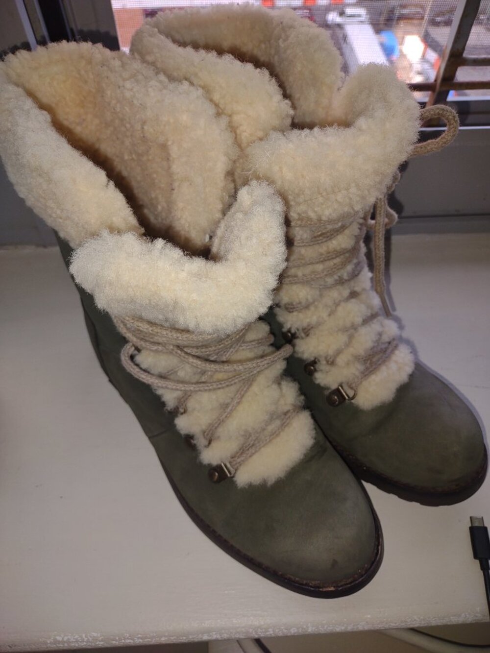 UGG Australia Sheepskin Winter Boots Green | Size 39 (US 8) Narrow Fit - Picture 14 of 15